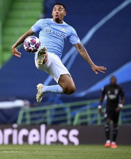 Manchester City má pět nakažených hráčů, s Chelsea by se ale mělo hrát