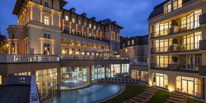 Luxusní 5* hotel v Mariánkách: snídaně či polopenze, neomezeně sauny a bazény i koupel