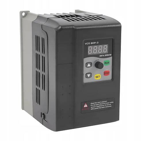 3fázový 380V fázový regulátor otáček motoru s VFD měničem 2,2 kW 5,8 A