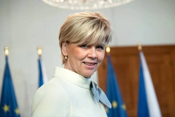 5 nejlepších modelů první dámy Evy Pavlové: Od státních vyznamenání až po tenisky, jako princezna Diana
