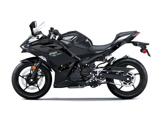 Kawasaki Ninja 500 Metallic Flat Spark Black 2026
