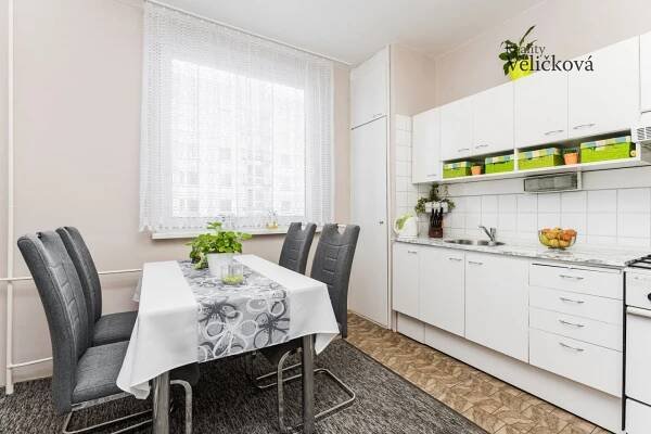 Prodej krásného bytu 3+1 s balkonem a klimatizací v Hradci Králové- Moravské Předměstí | Reality Veličková