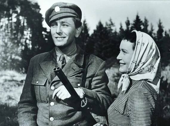 Herec Robert Vrchota platil za jednoho z nejšaramantnějších milovníků československého poválečného filmu. Na snímku s hereckou kolegyní Květou Fialovou.