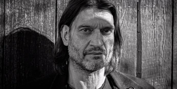 Herec a čtyřnásobný otec Ivan Franěk: Každé moje rozhodnutí, gesto a reakce je pro mé děti lekcí. Být tátou mě posouvá – Maminka.cz