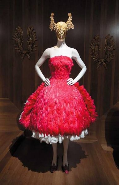 Savage-Beauty_Alexander-McQueen-V&A_1 - BMM