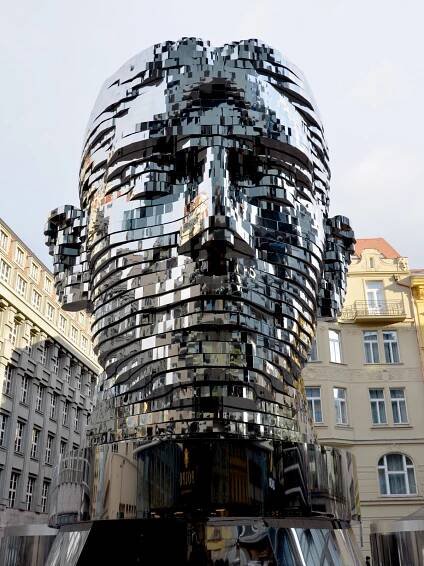 Soubor:David-Černý,-Franz-Kafka,detail-(2014).jpg – Wikipedie
