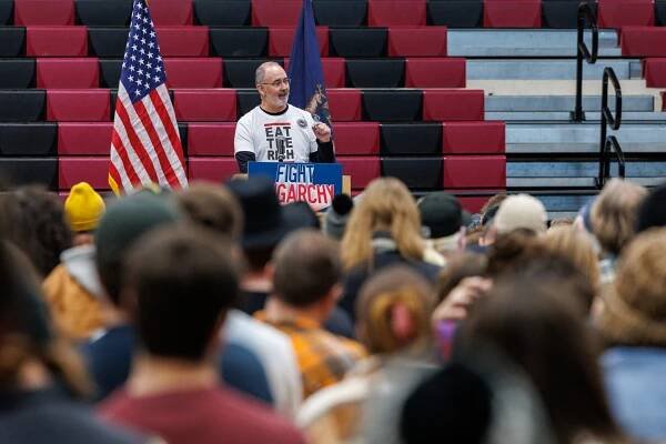 Bernie Sanders draws 10,000 supporters to Warren for a 'Fight Oligarchy' rally • Michigan Advance