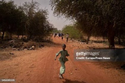 Girl runs along a road in the village of Ganguel, January 11 in Ganguel, Sokoto, Niger . The Minister of Foreign Affairs of the Government of Spain...