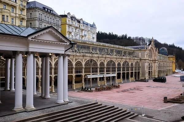 Soubor:Mariánské Lázně lázeňská kolonáda únor 2025 (1).jpg