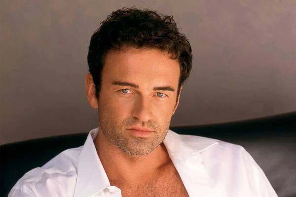 Julian McMahon, 'Nip/Tuck' and 'Fantastic Four' Actor, Dies at 56 After Private Cancer Battle, Wife Reveals
