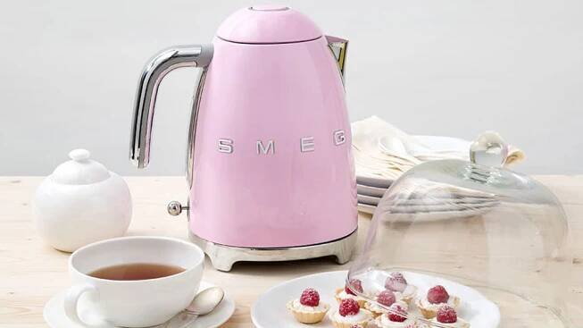 Konvice SMEG KLF03 v domácnosti_02