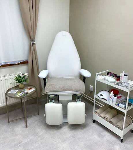Pedikúra s gel lakem za 580 Kč Louny Salon Anna • Firmy.cz