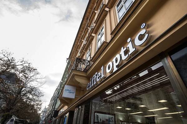 Zkrachoval prodejce brýlí Eiffel Optic. Firma nemá na lednové výplaty