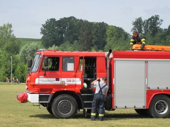 Před stovkami diváků se předvedli záchranáři, hasiči i policisté v plné parádě