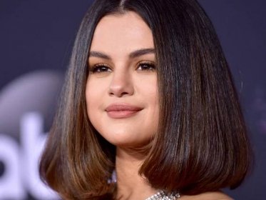 Selena Gomez schwört auf dieses neue Augenbrauen-Gel – und geht damit (völlig zurecht) viral