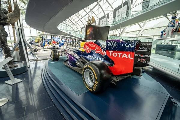 Red Bull Hangar-7 Salzburg | Krauzovi na cestách