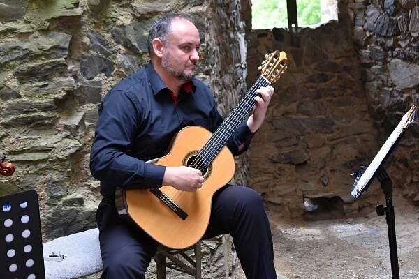 Duo Resonans již desátým rokem svojí hudbou zpříjemňuje chvíle na Krakovci
