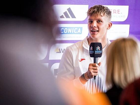 Michal Rada na tiskové konferenci před juniorským mistrovstvím Evropy v...