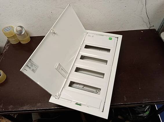 Rozvaděč pod omítku SEZ C-BOX MSF 56 s kovovými dvířky, IP30, 48+8 modulů, 728x358x94mm