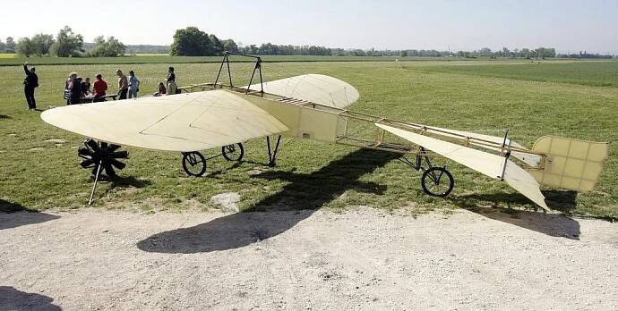FOTO: Blériot po sto letech zase letí