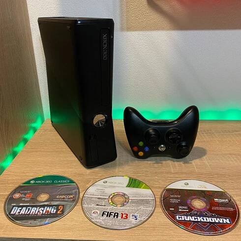Xbox 360 S + 3 HRY - Herní konzole