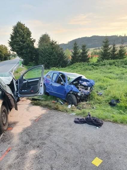 Tragická nehoda na Českokrumlovsku! Zemřeli tři lidé, jeden člověk je vážně zraněný