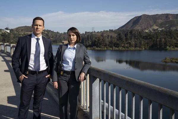 Carter MacIntyre, Julie Ann Emery - Bosch - Tři vdovy - Promo