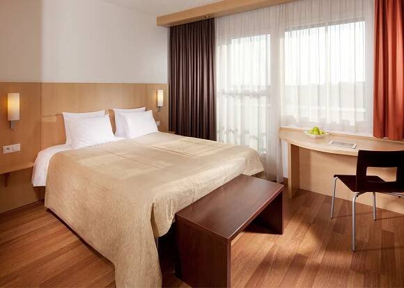 Věříme, že firemní akce, pracovní cesta i výlet za rodinou či přáteli mají jedno společné. Skvělý hotel, na který se můžete spolehnout.