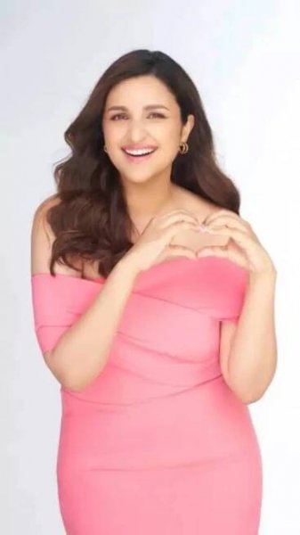 Bollywood actresses who share a striking resemblance with Hollywood stars