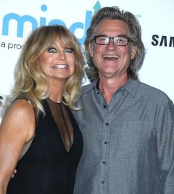 Goldie Hawn and Kurt Russell at the Goldie's Love In For Kids at Ron Burkle's Green Acres Estate on November 3, 2017 in Beverly Hills, California | Source: Getty Images