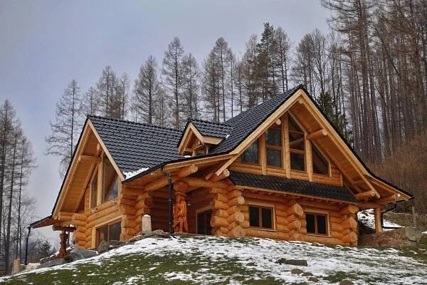 Vítězná stavba 09/2020 – SRUB NA KOPCI - Dřevostavitel.cz