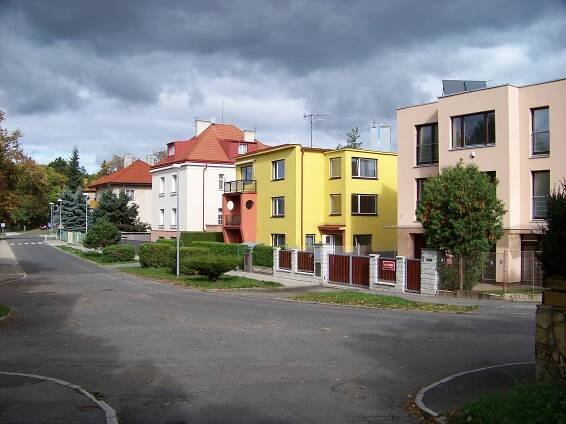 Soubor:Vokovice, Nad lávkou 16 - 22.jpg