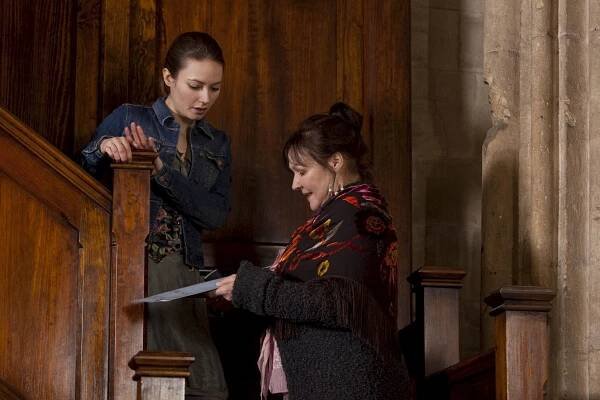 Vraždy v Midsomeru - Šílená Molly - Z filmu - Lydia Wilson, Frances Barber