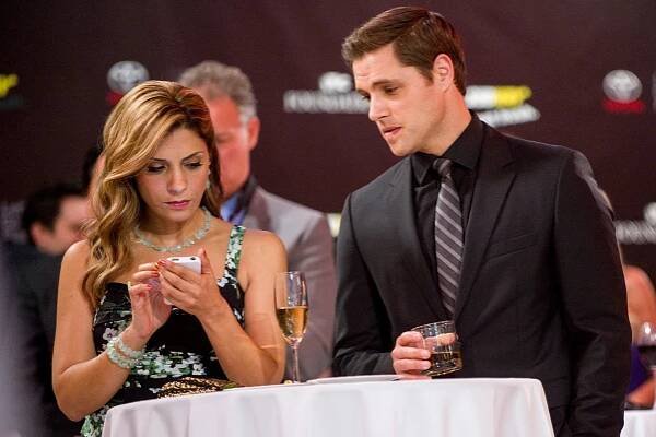Necessary Roughness - V3 for Vendetta - Z filmu - Callie Thorne, Sam Page