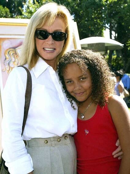 Donna Mills with daughter Chloe Mills at the 9th annual "Safari Brunch" to benefit the Wildlife Waystation on October 18, 2003 in Bel Air, California. 