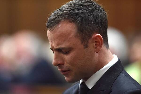 Pistorius slavil narozeniny, porušil vězeňská pravidla