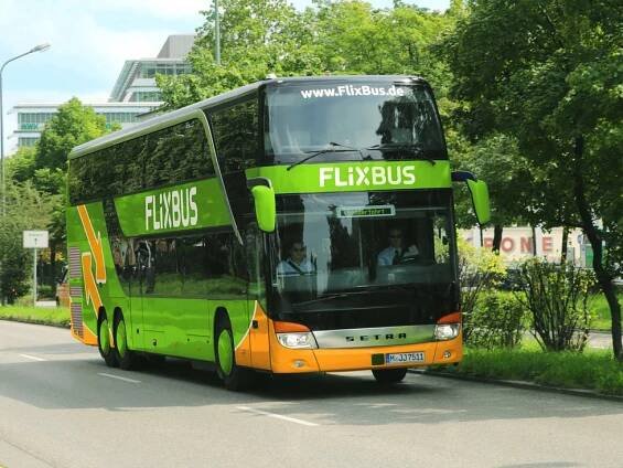 Jančura má po rozvodu nový spor. Král žlutých autobusů „jde“ po FlixBusu