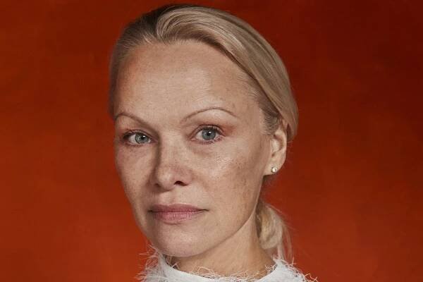 Pamela Anderson announces return to the stage in Tennessee Williams play