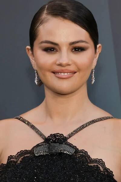 Selena Gomez's Lob Is Equal Parts Sleek and Swingy—See the Photos