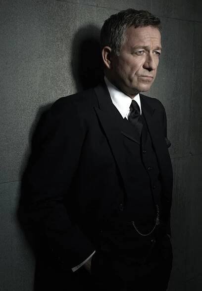 Gotham Showrunner Bruno Heller Talks Show Format, Comics and Film Influence, and More