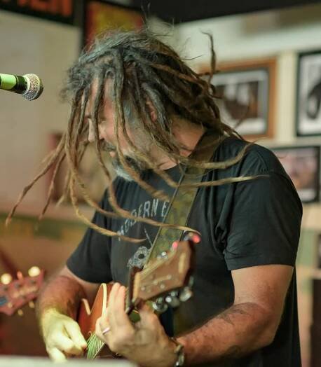 » Tony Roberts – Four Chords and the Truth
