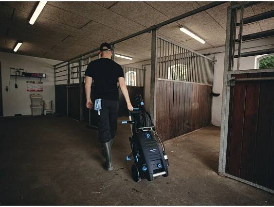 MC2C horse stable1