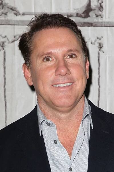 13. „Láska je jako vánek, nemůžete ho vidět, ale cítíte ho.“ Nicholas Sparks (Dlouhá cesta)