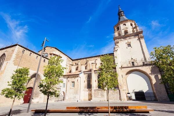 Když na svatebčany spadl strop. Hroutící se katedrála je lákadlem turistů