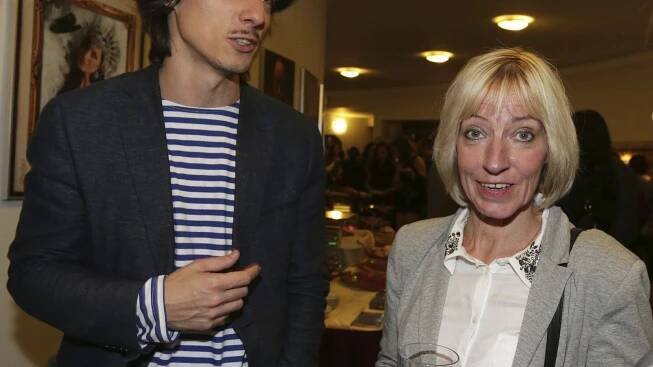 Ministr Martin Stropnický a jeho dvě blondýnky... Ženy jako přes kopírák!
