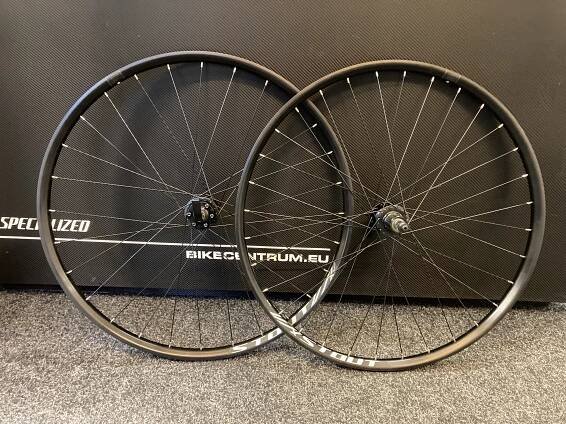 zapletená kola Specialized Stout XC 29 rychloupínák 6děr pár | Sundáno z kola | Bike Centrum Olomouc, kola Specialized