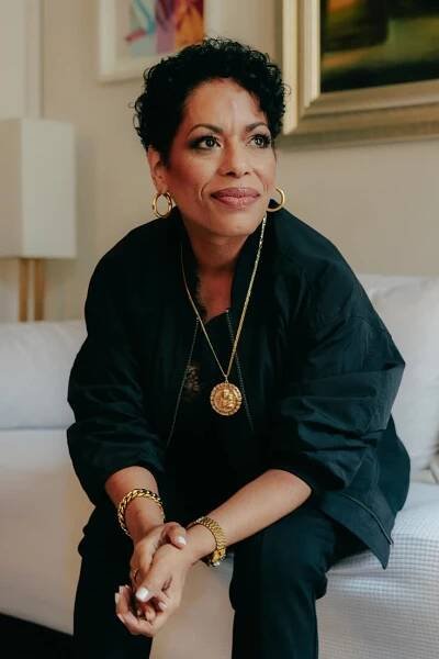 Liza Colón-Zayas’s Medallion Connects Her to Her Puerto Rican Heritage - The New York Times