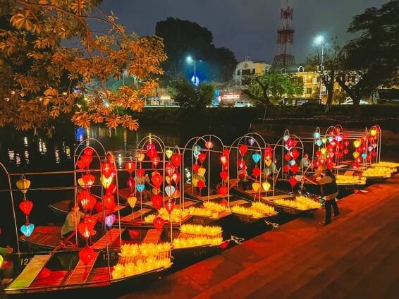 hoa lu ancient town is a best place to visit at night