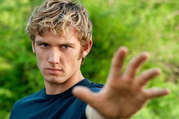 Alex Pettyfer v roli záhadného krasavce! Romantiku i akci si pro nás připravil ve filmu Jsem číslo 4!