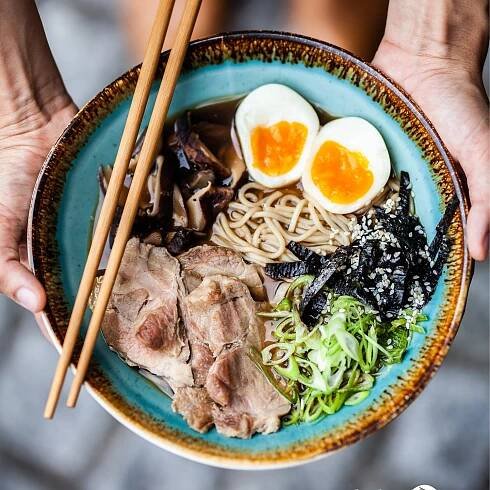 Ochutnejte moderní asijskou gastronomii: nový podnik FISHI SUSHI udon & bowls nabízí ramen, udon nudle i bibimbap - OLOMOUC.CZ
